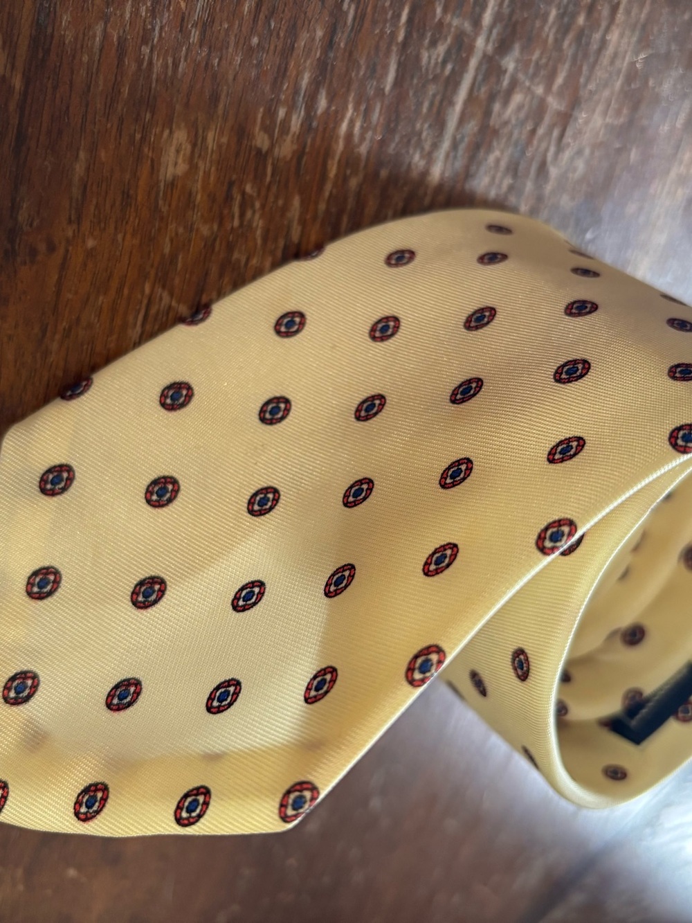 Hanover Men's Yellow Medallion Silk Tie - Classic Pattern